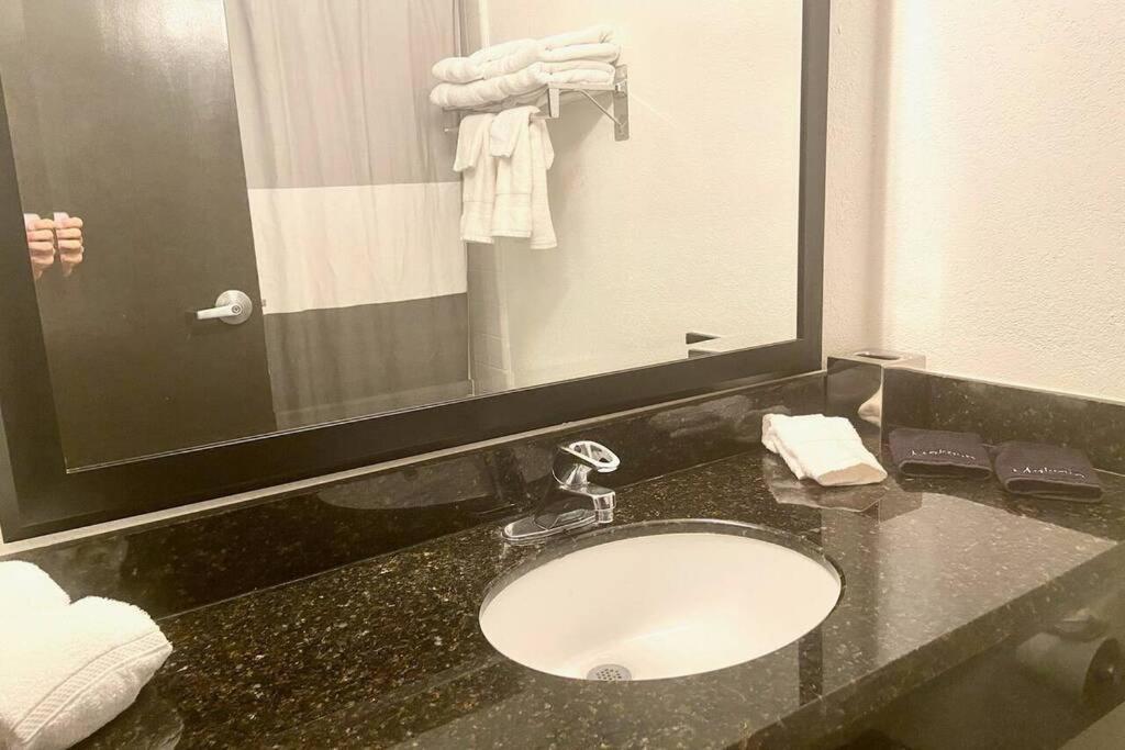 Riverview, Studio 507, Beach Steps Away!+Pool+Wifi Ruskin Extérieur photo